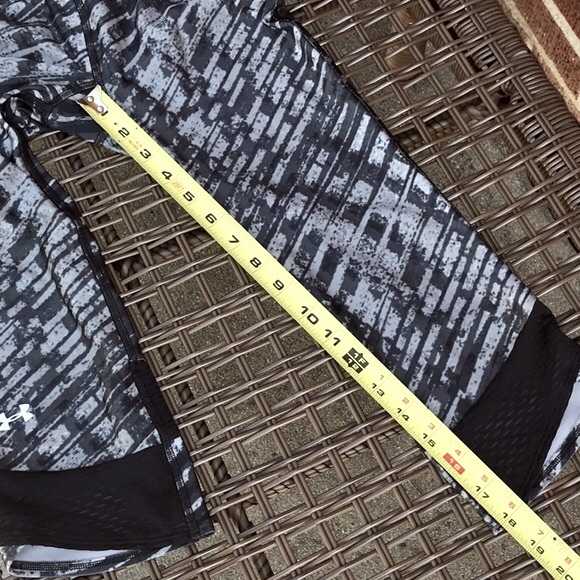 Under Armour Compression Heat Gear Athletic Capri Pants - Picture 8 of 8